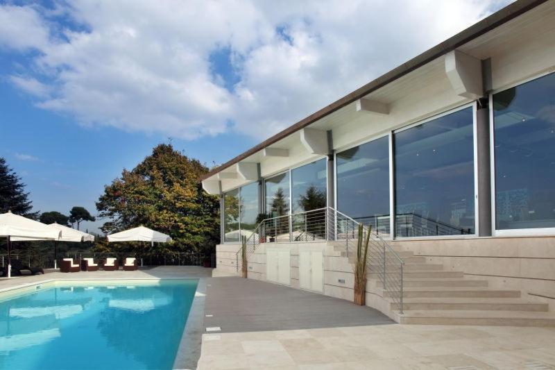 Bazén v ubytování Hotel & Spa Villa Mercede nebo v jeho okolí