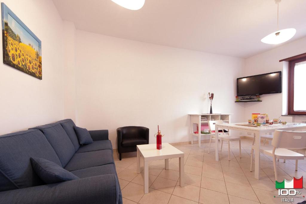 TV a/nebo společenská místnost v ubytování Livingapple Beach