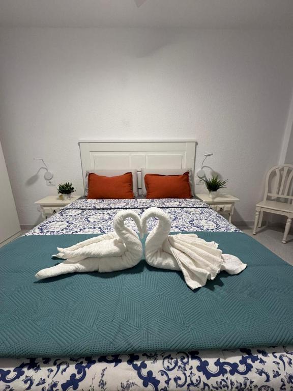 a bed with two swans towels on it at Medano Dunas de Oro in El Médano