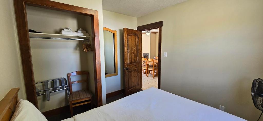 Postel nebo postele na pokoji v ubytování Aspen Village