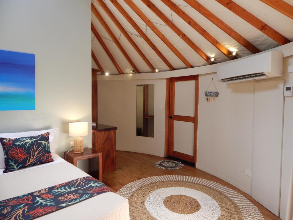 Letto o letti in una camera di Blue Lagoon Beach Resort