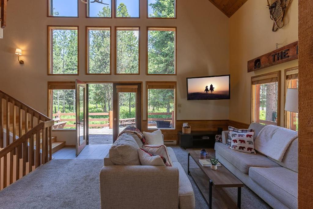 a living room with large windows and a couch at Alpine Breakwater in Alpine