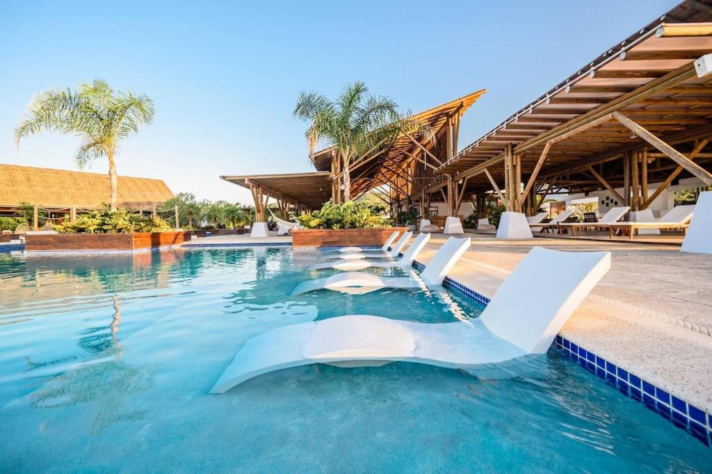 Bazén v ubytování LUXURY Apartment in BLUE Playa Venao B-32 nebo v jeho okolí