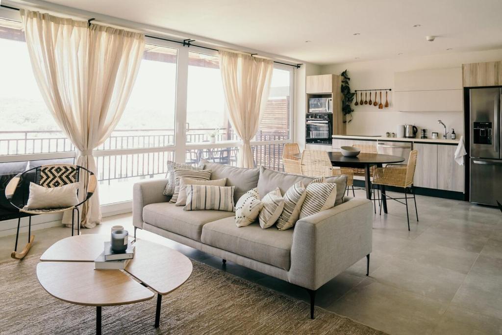 Kuchyň nebo kuchyňský kout v ubytování LUXURY Apartment in BLUE Playa Venao B-32