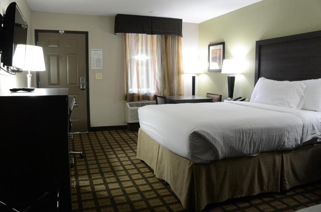 Baymont by Wyndham Clarksville - Estudio Con Cama Grande - No Fumadores