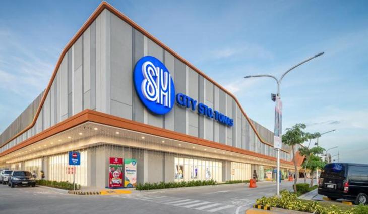 un negozio di San Francisco con un cartello blu sul lato. di The G-Suite Transient House a San Felix