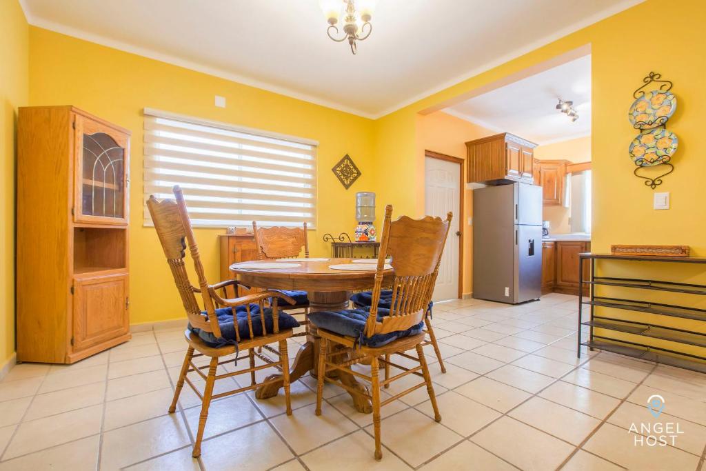 Η κουζίνα ή μικρή κουζίνα στο Mexican Home, La Ventana Bay views & Rooftop Deck