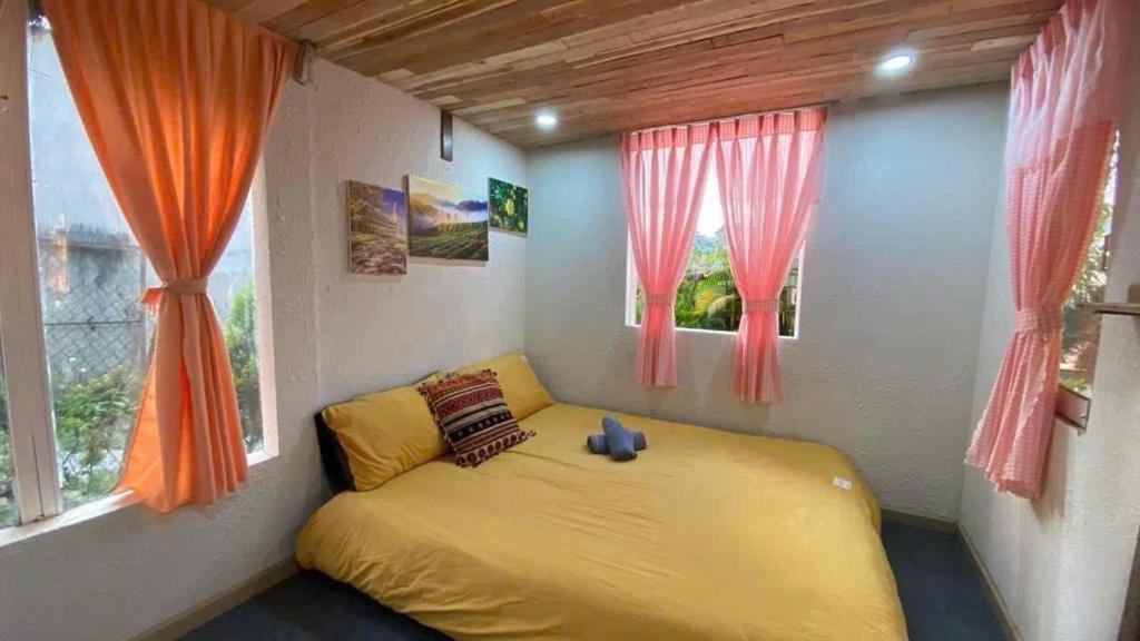 Postel nebo postele na pokoji v ubytování Rùa homestay