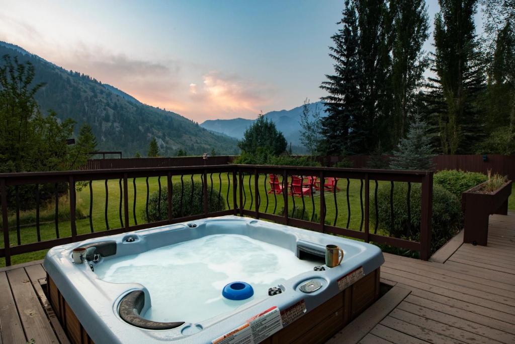 a hot tub on a deck with a view of a mountain at Alpine Highmark in Alpine