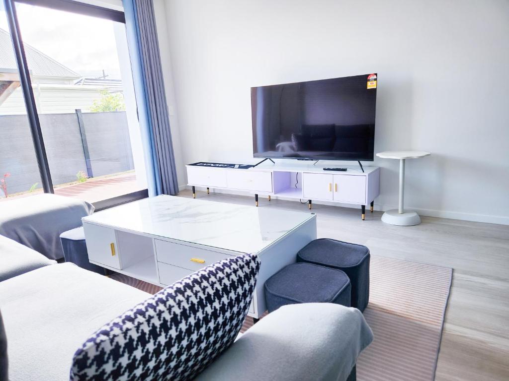 New Modern Townhouse Near Town& Beach - Resim 11