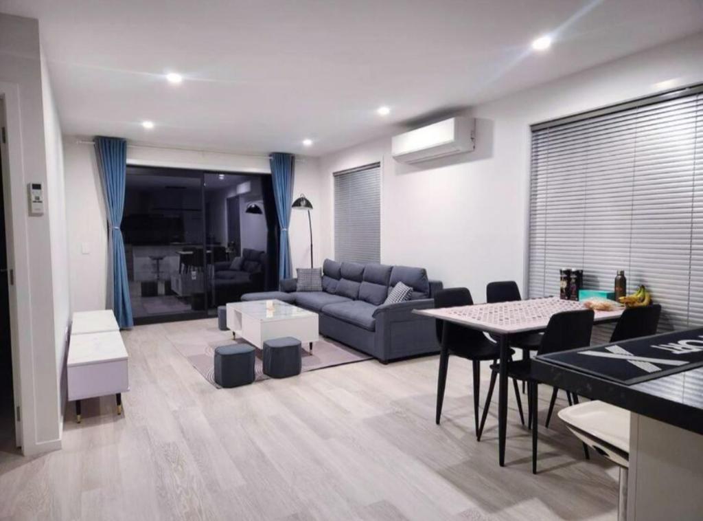 New Modern Townhouse Near Town& Beach - Resim 4