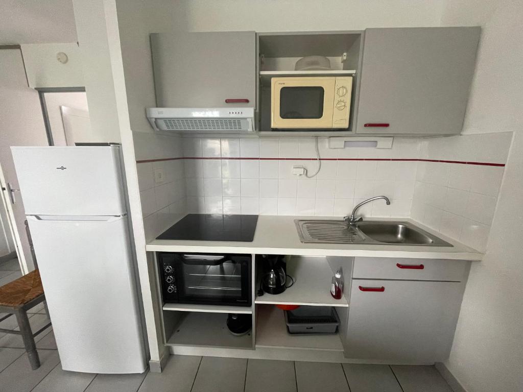 Maison avec Jardin, 900m Plage, 2 Chambres, Parking Inclus, Animaux Acceptés - La Tranche-sur-Mer - FR-1-22-173 - Maison De Vacances (4 Adultes)