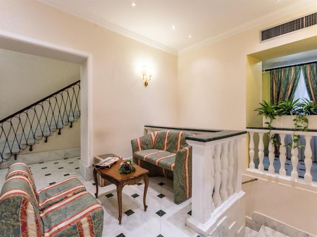 Гостиная зона в Raeli Hotel Floridia