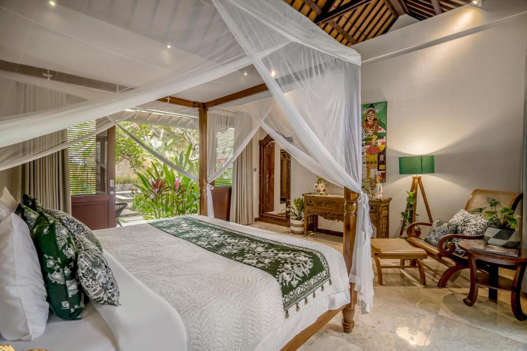 Postel nebo postele na pokoji v ubytování Kano Sari Ubud Villas