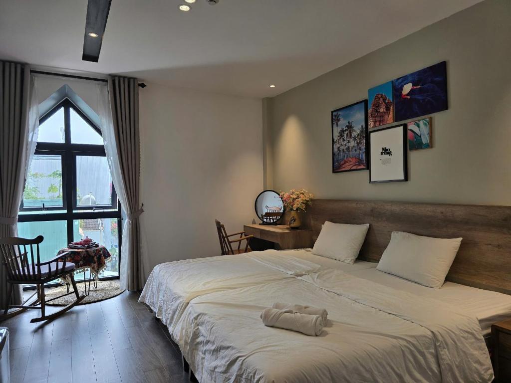 Ein Bett oder Betten in einem Zimmer der Unterkunft Wings House