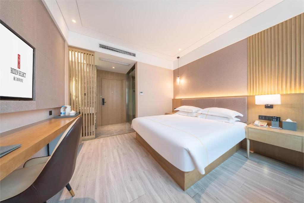 Postel nebo postele na pokoji v ubytování Rezen Select Shanghai International Resort