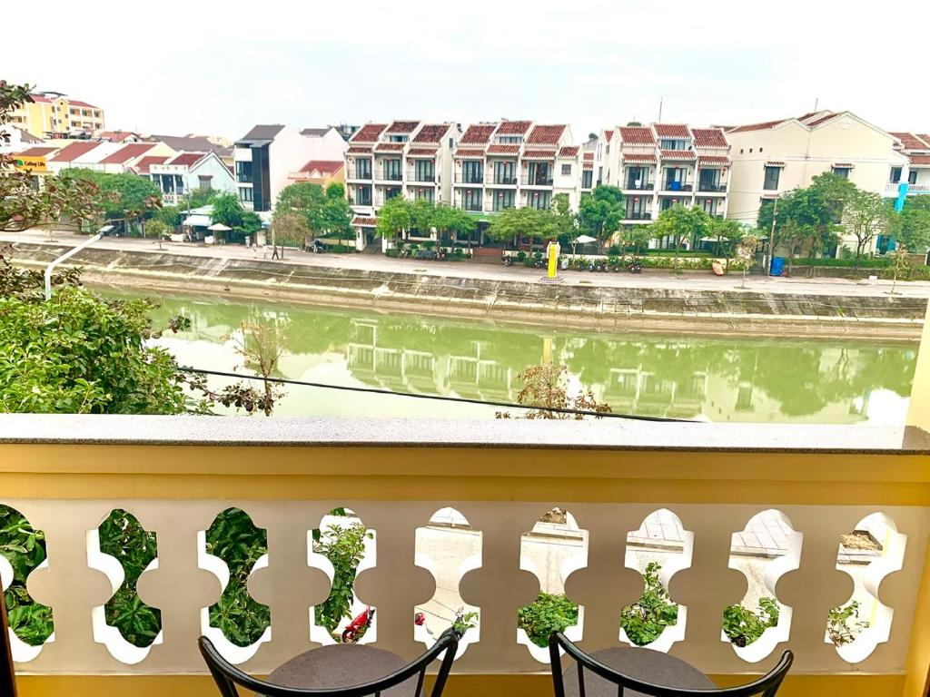 Balkón nebo terasa v ubytování Aman Riverside Hotel