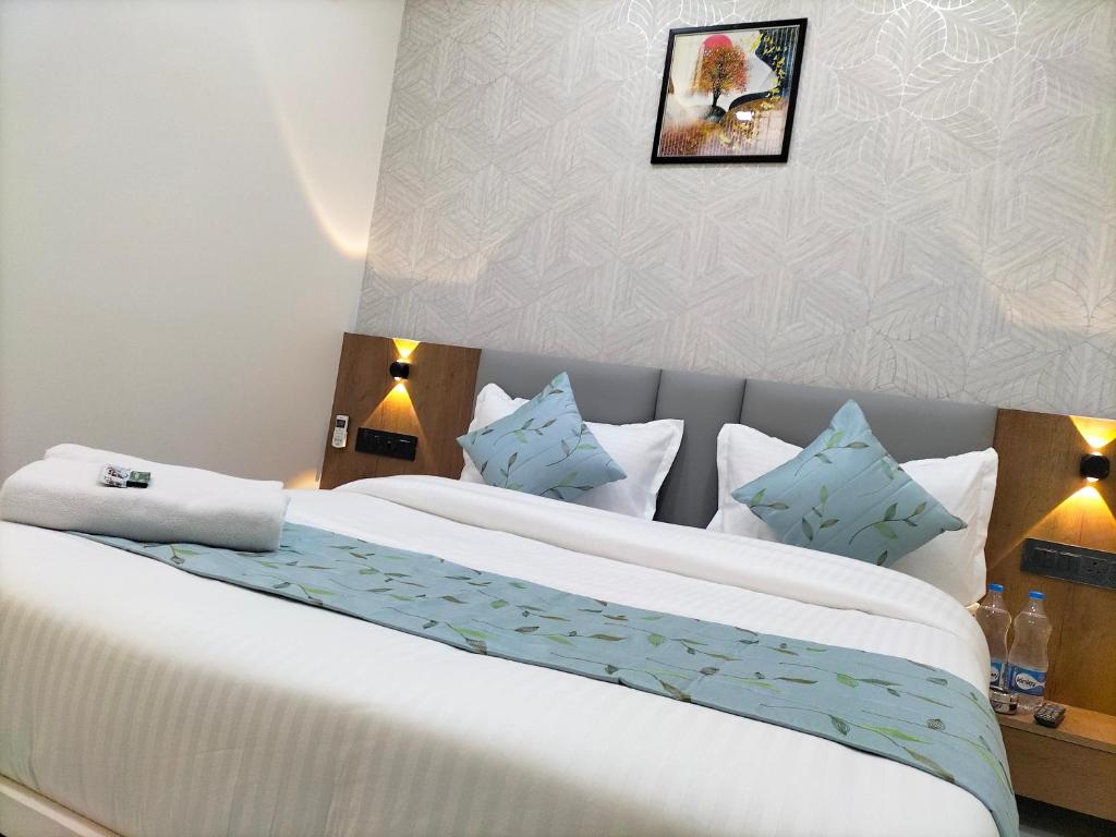 Postel nebo postele na pokoji v ubytování Hotel Paris Plaza