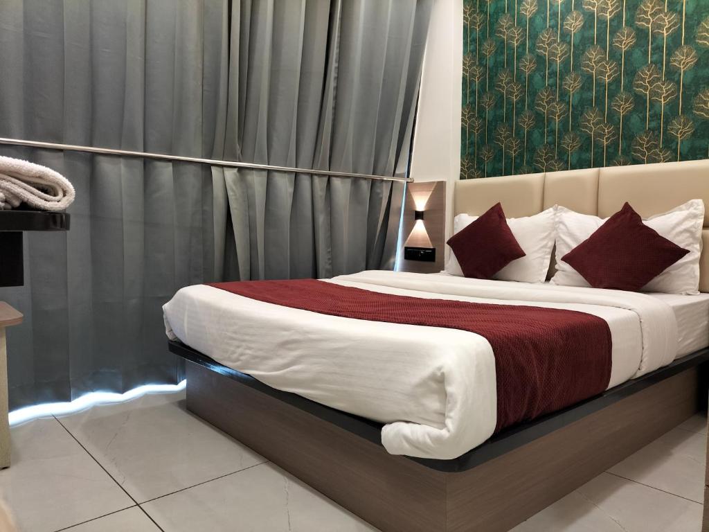 Postel nebo postele na pokoji v ubytování Hotel Paris Plaza