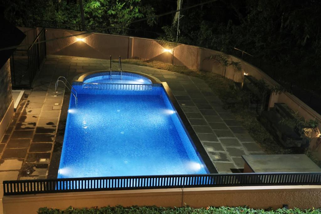 Bazén v ubytování Luxe Rivage Suites nebo v jeho okolí