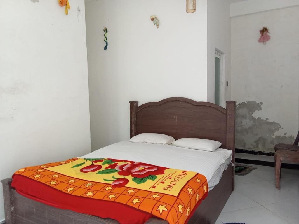 Postel nebo postele na pokoji v ubytování Thisara Pool Hotel Kataragama & Yala-Kabiliththa Safari