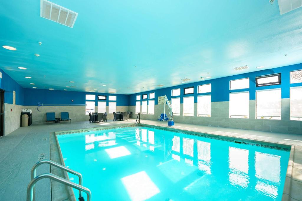 a large swimming pool with a blue ceiling at Hampton Inn Garden City in Garden City