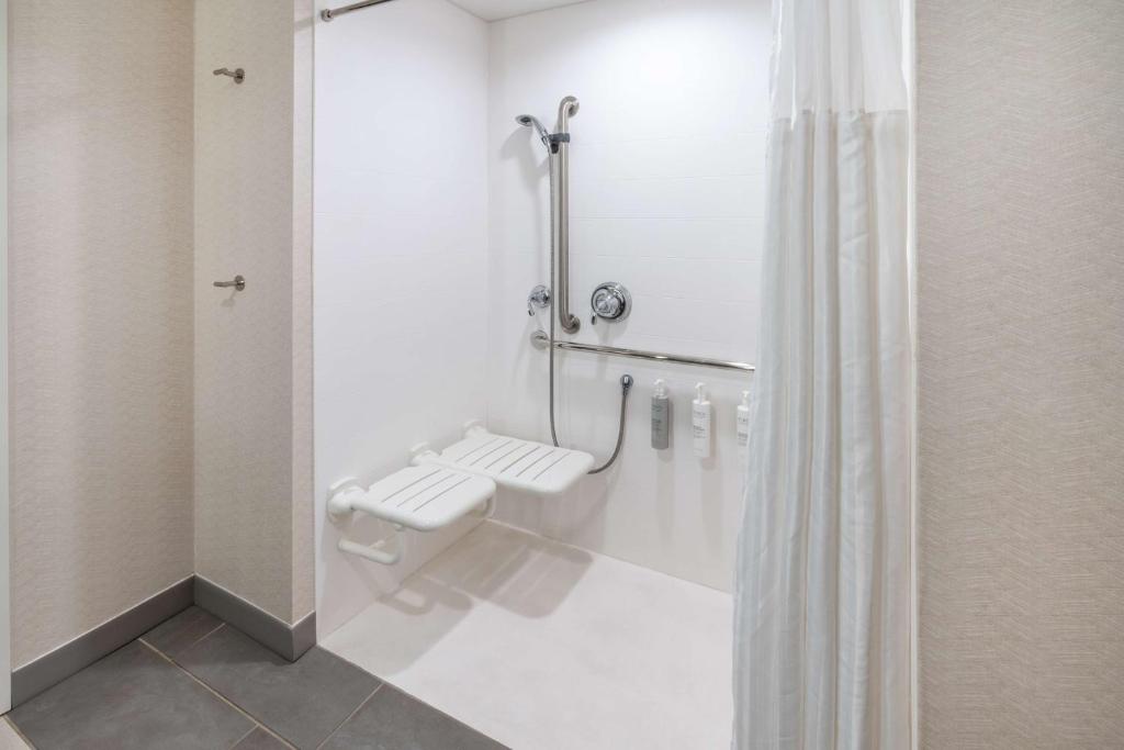 Hilton Garden Inn Trinidad Downtown photo