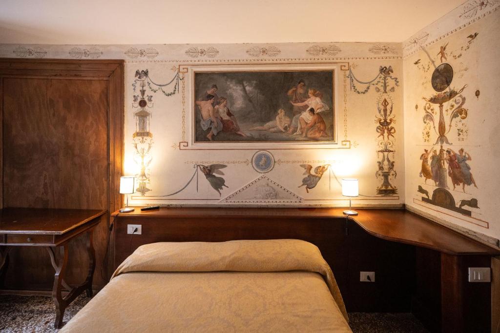 Postel nebo postele na pokoji v ubytování Foresteria Valdese Venezia