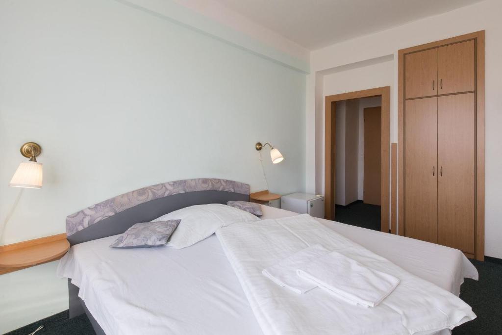 Voodi või voodid majutusasutuse Hotel Belvedere Příbram toas
