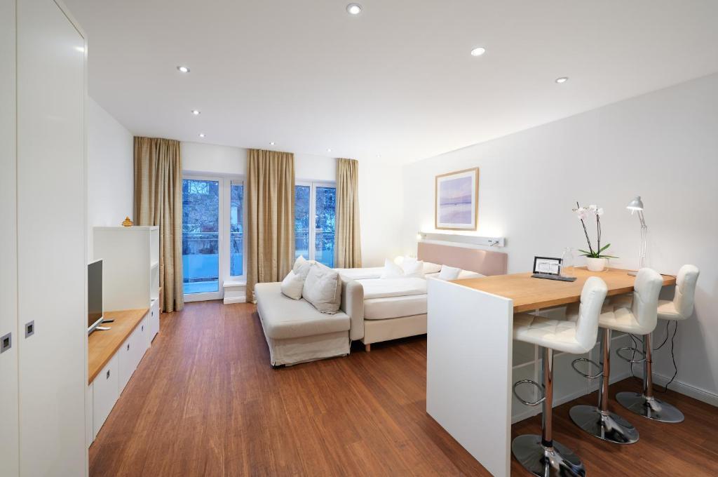 
Deluxe One-Bedroom Apartment
