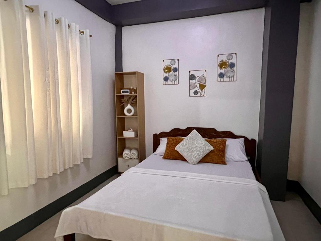 Postel nebo postele na pokoji v ubytování Eighty8 Tourist Inn