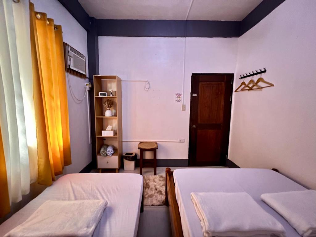 Postel nebo postele na pokoji v ubytování Eighty8 Tourist Inn
