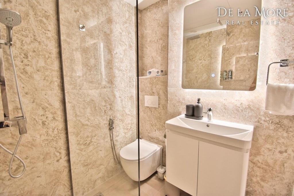 Koupelna v ubytování De la More stylish luxury apartment by the beach in brand new condition