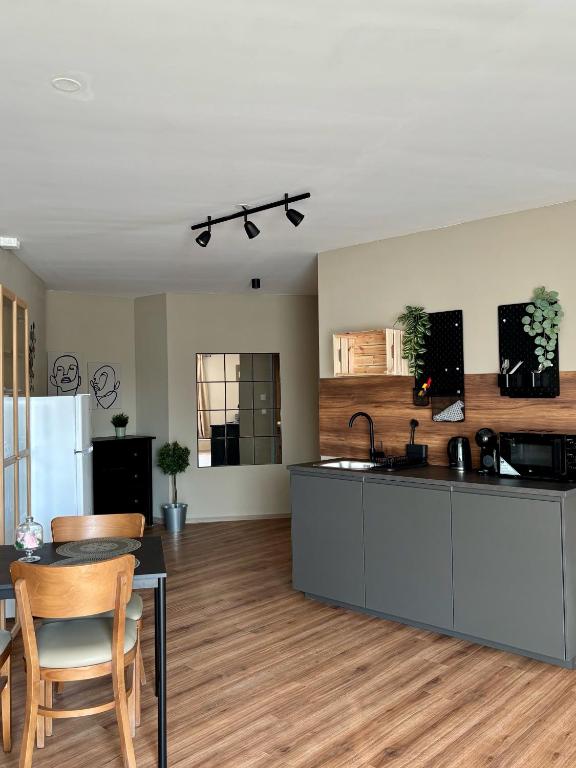 Kuchyň nebo kuchyňský kout v ubytování Nest Natur Hostel