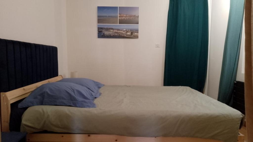 Posteľ alebo postele v izbe v ubytovaní T2 60m² vue panoramique sur port et mer