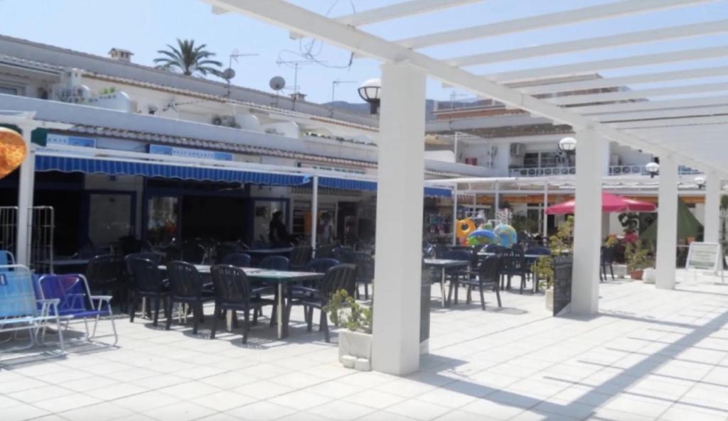 Reštaurácia alebo iné gastronomické zariadenie v ubytovaní Penthouse next to the Denia Marina