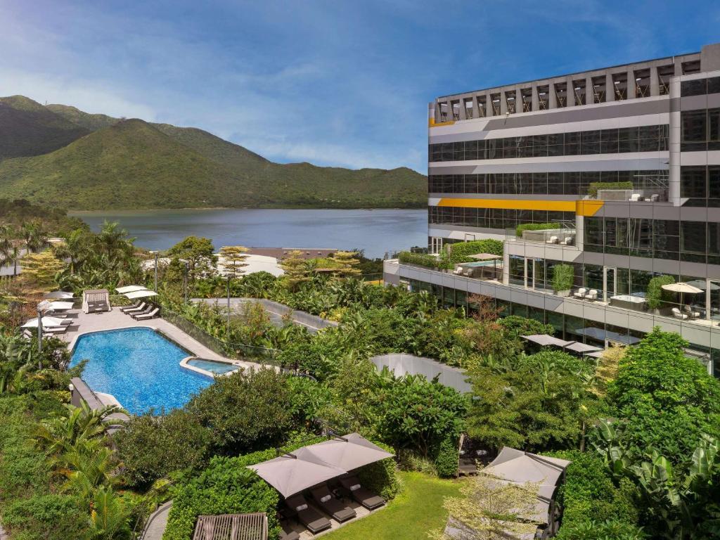 香港にあるThe Silveri Hong Kong - MGalleryのホテルの空の景色と水の塊