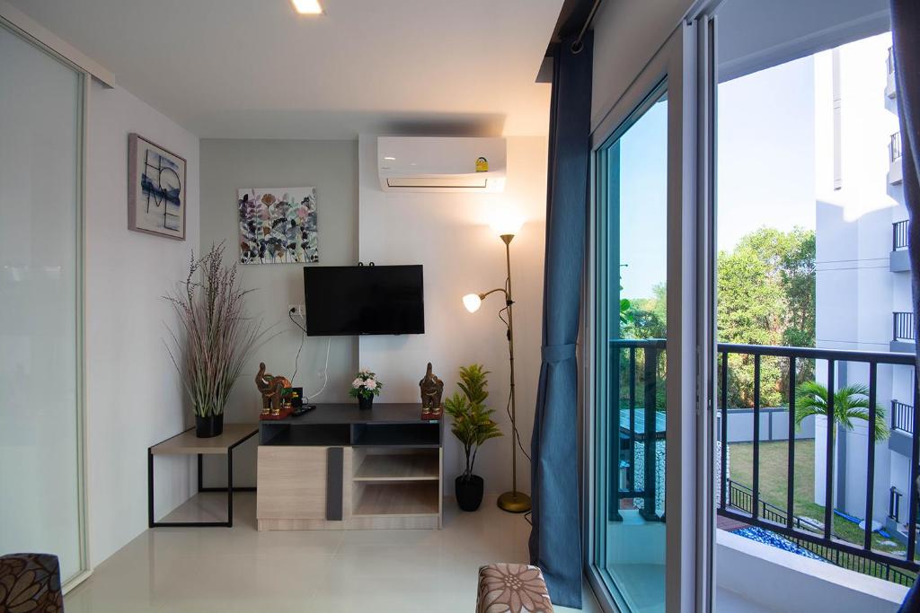 TV a/nebo společenská místnost v ubytování Mantra Beach condominium By AProperty
