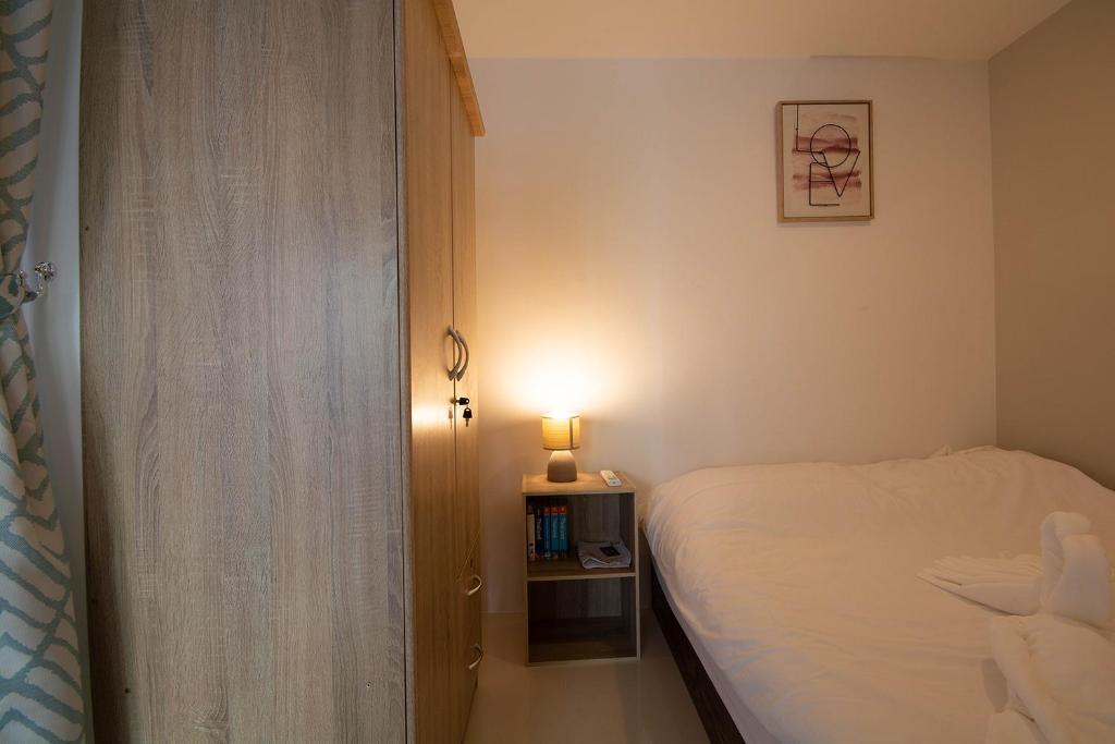 Postel nebo postele na pokoji v ubytování Mantra Beach condominium By AProperty