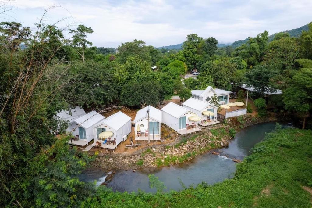 Příroda nedaleko luxury tent