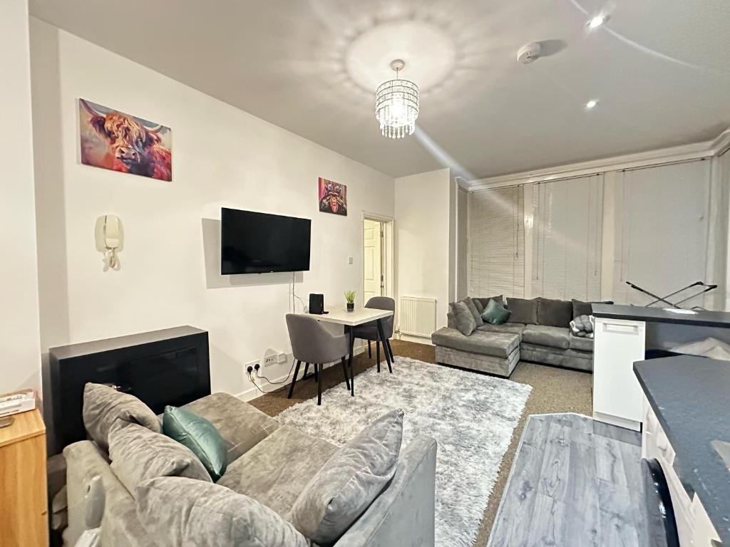 TV a/nebo společenská místnost v ubytování De'Parys - Sleeps 6! Great for large group of people