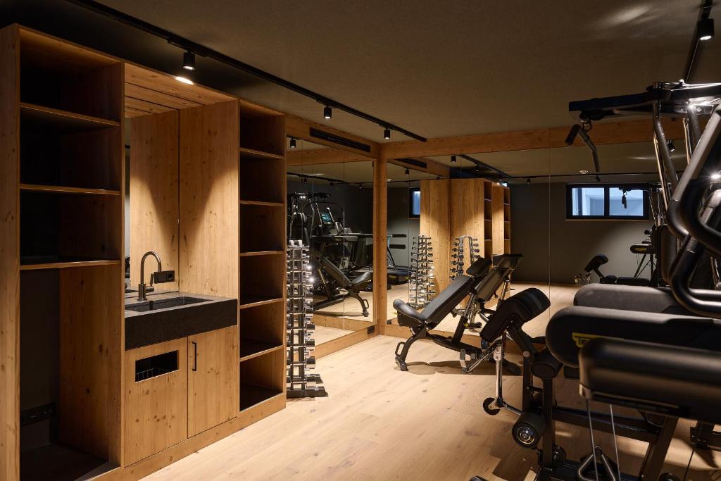 Fitness centrum a/nebo fitness zařízení v ubytování Aparthotel Dorf570