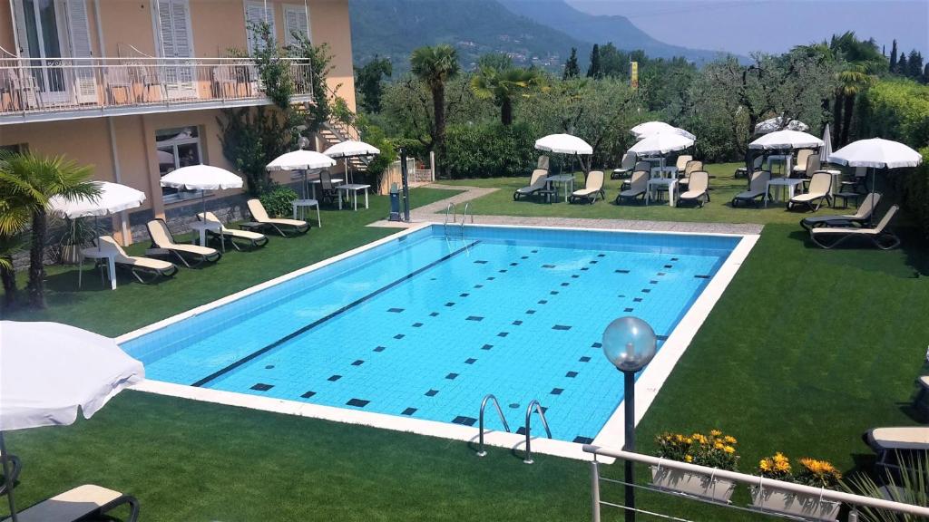 Bazén v ubytování Hotel Panoramica nebo v jeho okolí