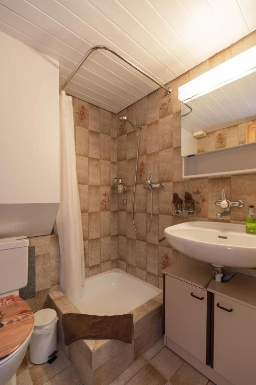 Koupelna v ubytování MOM - Alpine Boutique Apartments, Grindelwald gletscher, Eiger View Terrace Studio
