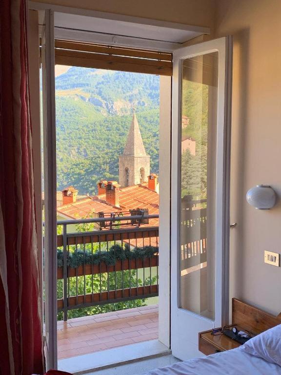Nespecifikovaný výhled na hory nebo výhled na hory při pohledu z hotelu