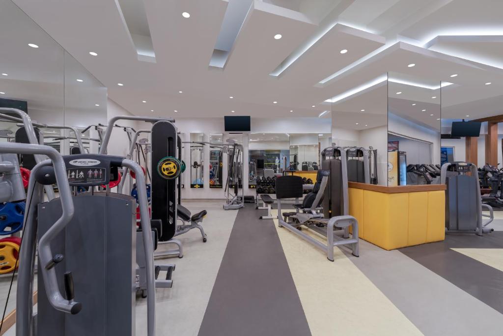 Fitness centrum a/nebo fitness zařízení v ubytování Botanik Platinum Hotel