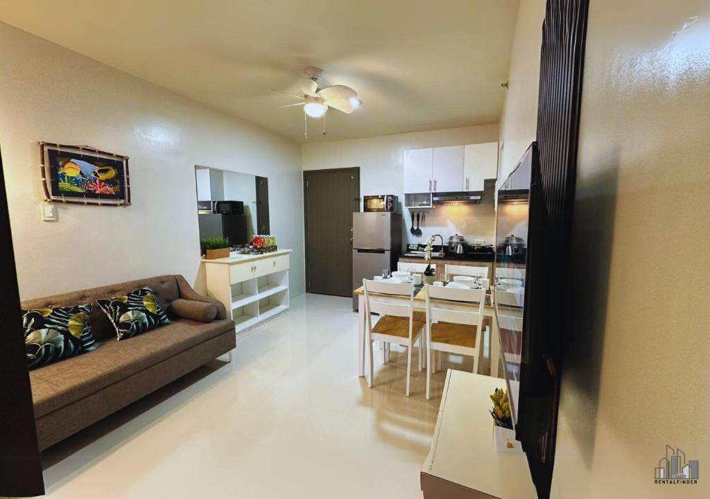 Kuchyň nebo kuchyňský kout v ubytování Palawan Modern Living in a Thoughtfully Designed Rental Home - B1 5Kunzite