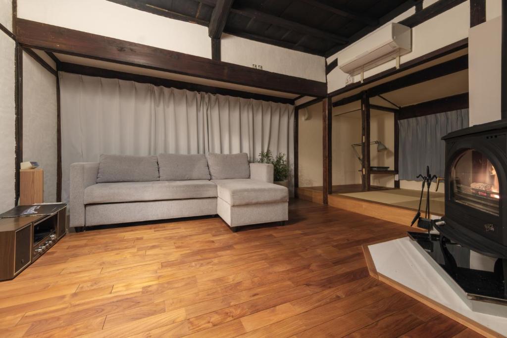 Posezení v ubytování 一棟貸切古民家,信州麹屋の宿,愛犬OK, 平日割,最大9名,Private villa