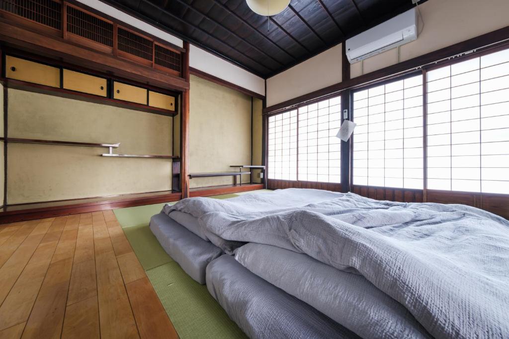 Postel nebo postele na pokoji v ubytování 一棟貸切古民家,信州麹屋の宿,愛犬OK, 平日割,最大9名,Private villa