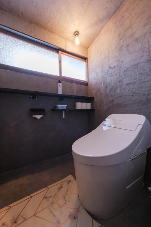 Koupelna v ubytování 一棟貸切古民家,信州麹屋の宿,愛犬OK, 平日割,最大9名,Private villa
